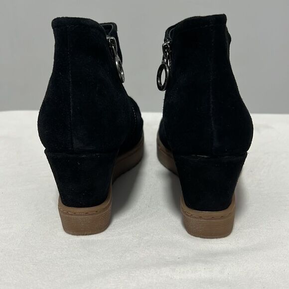 Sofft || AQUA Sofft  Water Resistant Wedge Ankle Bootie
In Black size 6.5 - Picture 4 of 9